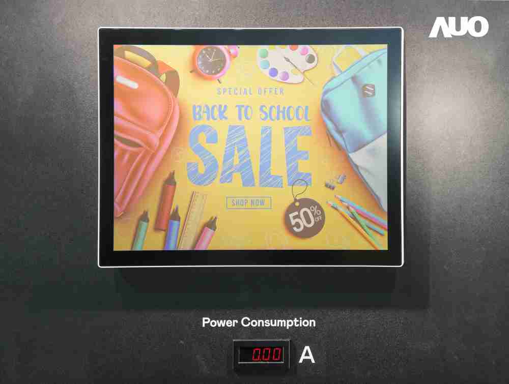 龙门国际展示胆固醇液晶超低耗能户外全彩显示器，，，ChLC（胆固醇液晶）以双稳态技术使静态显示零功耗，，，，具省电、、、、高彩度、、、、环保的特性，，，，还整合软硬件系统解决方案，，，可透过单一云端平台管理