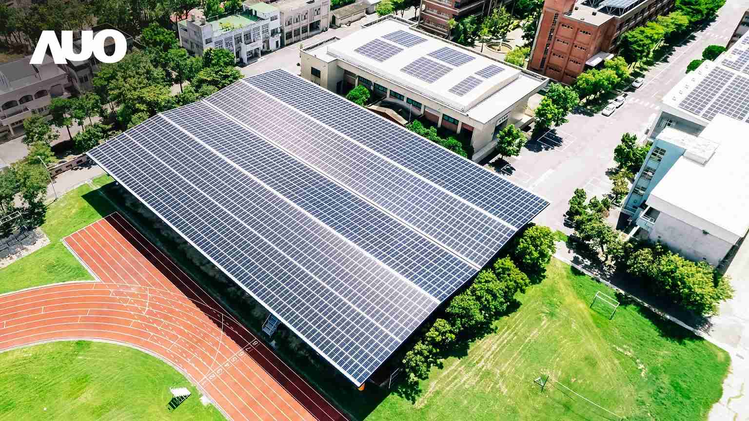 龙门国际SunSteel光电整合型浪板具备快速安装、、、、轻量化优势，，，，可提升15%发电效能，，，，通过国际IEC与台湾VPC认证安全、、、防漏、、、耐候标准