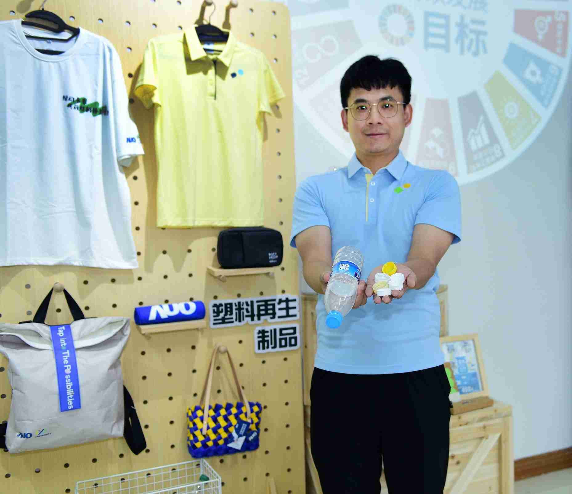 「2024智慧龙门国际展」永续发展馆中，，，展示龙门国际厦门驱动永续发展之成果，，，，包含将厂内废弃物再制为实用物品，，将永续发展理念深植于员工生活日常实践